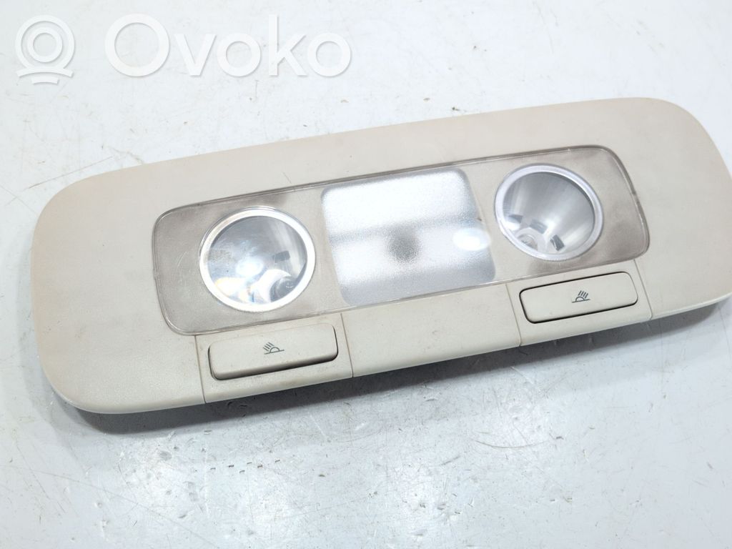 Volkswagen PASSAT B7 Lampka podsufitki tylna 