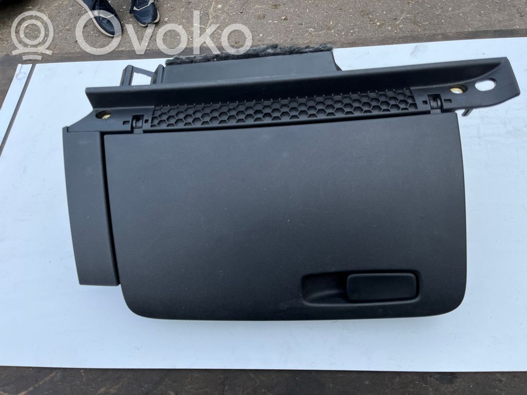Audi A1 Daiktadėžė 