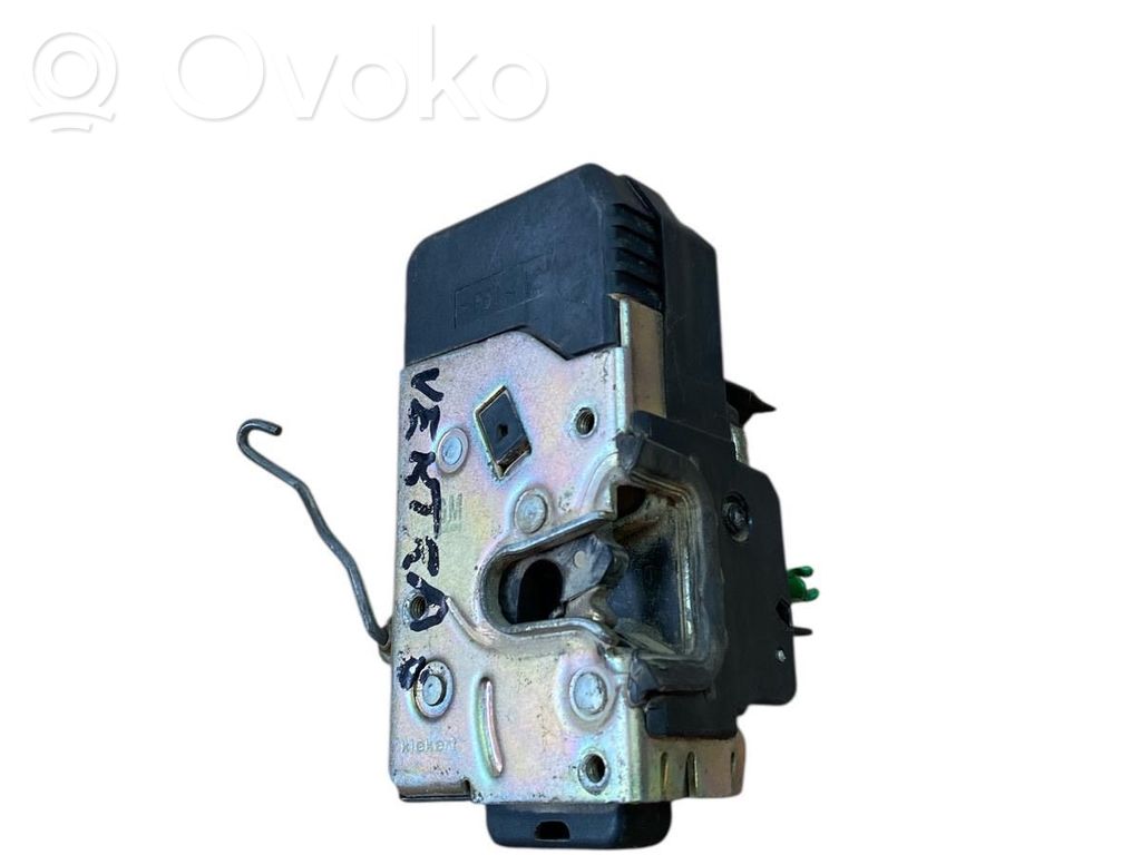 Opel Vectra B Etuoven lukko 