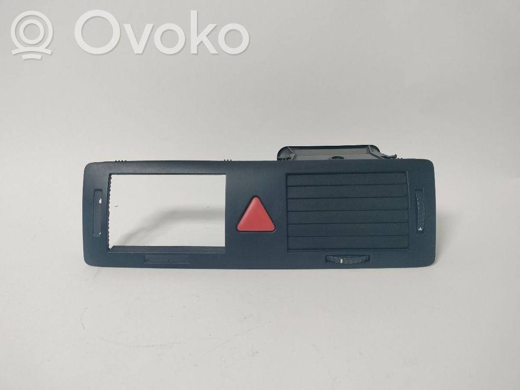 Skoda Fabia Mk1 (6Y) Rejilla superior del radiador del parachoques delantero 