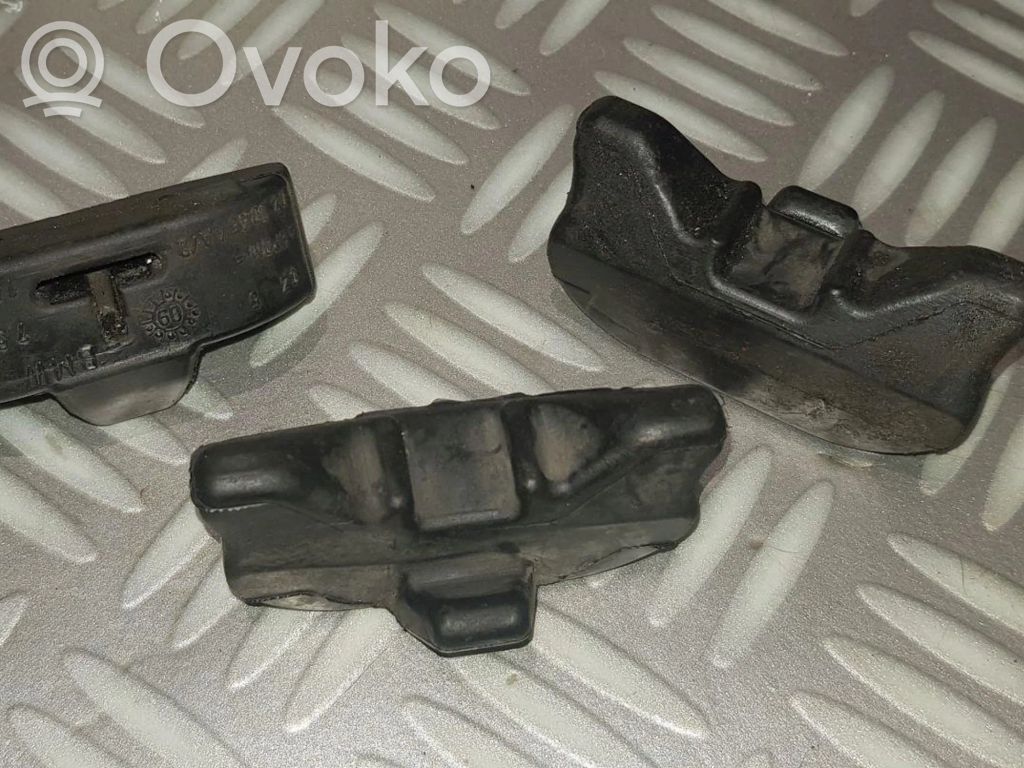 BMW 5 E60 E61 Radiator mount bracket 