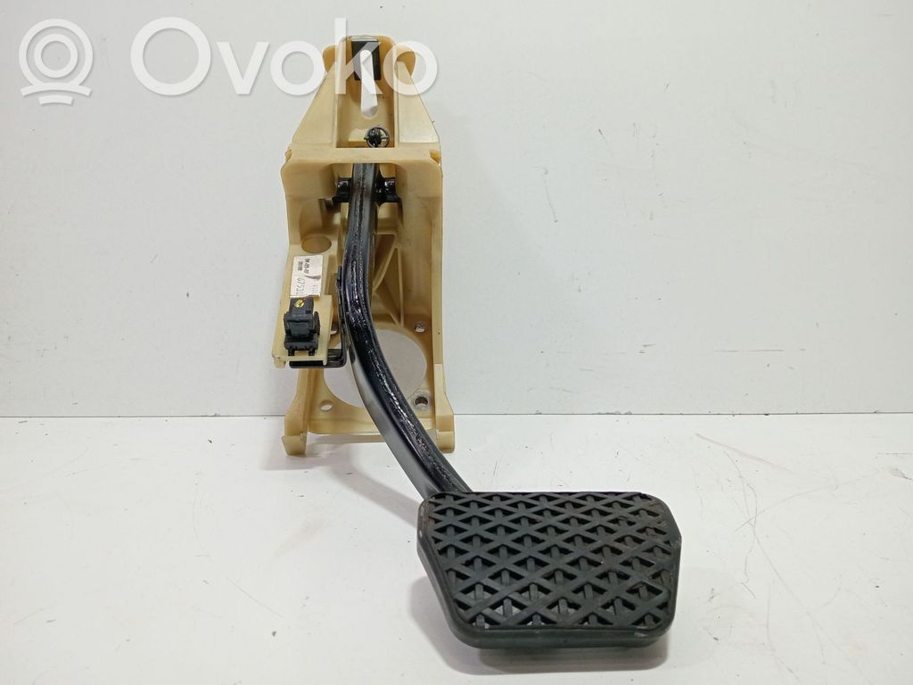 Pedal de freno   35106752517