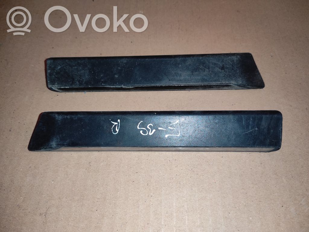 BMW 5 E39 Apdaila sparno (moldingas) 