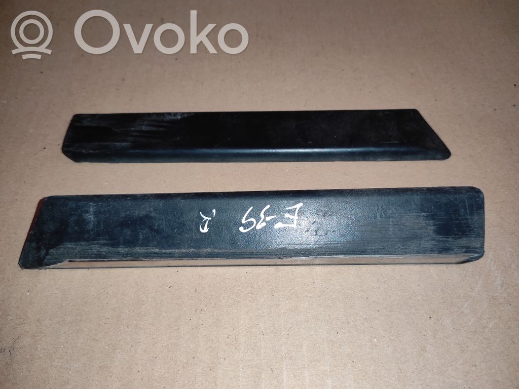 BMW 5 E39 Apdaila sparno (moldingas) 