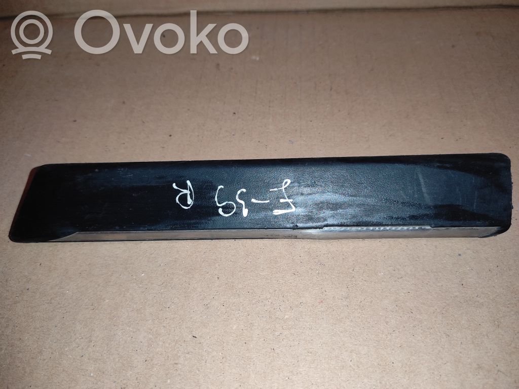BMW 5 E39 Apdaila sparno (moldingas) 