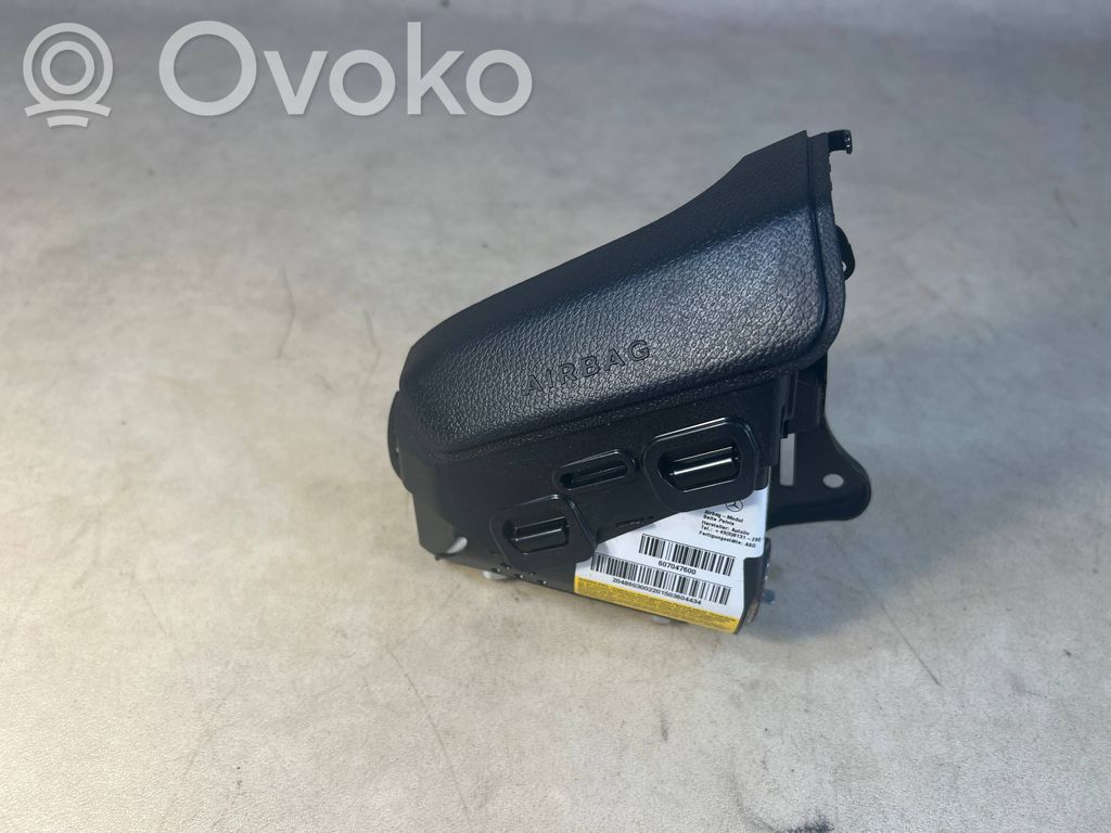 Mercedes-Benz C W204 Airbag pentru genunchi 