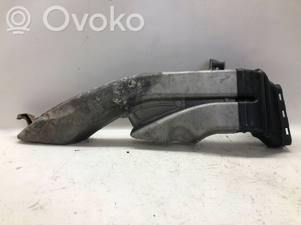 BMW 5 E60 E61 Oro paėmimo kanalo detalė (-ės) 