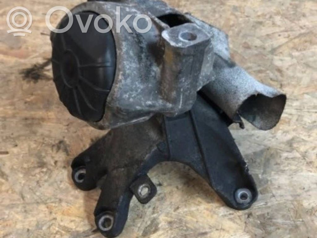Audi A4 S4 B8 8K Engine mount bracket 