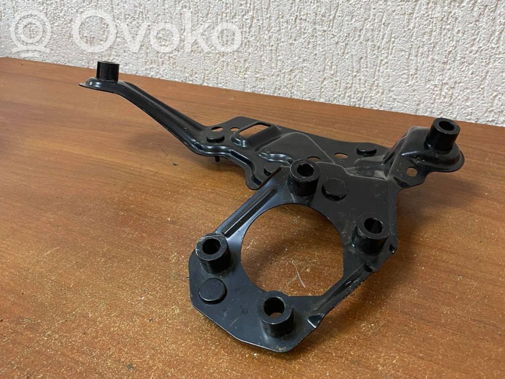 Holder (bracket)