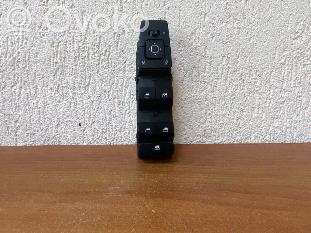 Electric window control switch   93571AT700