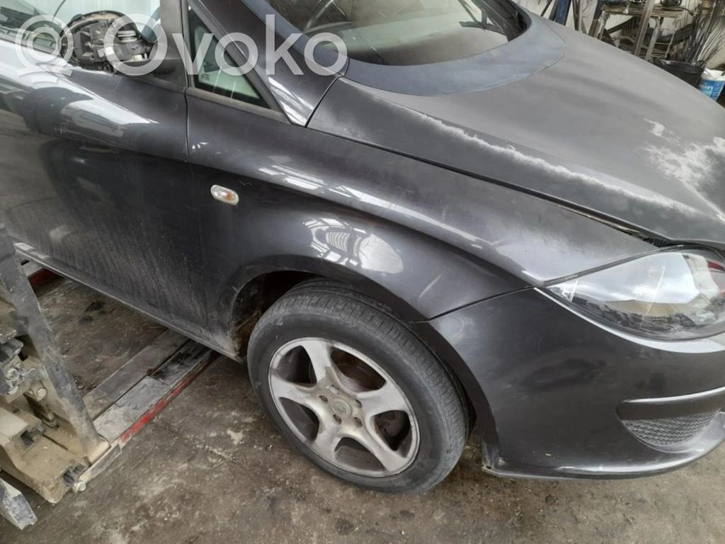 Seat Altea Etulokasuojan reuna 