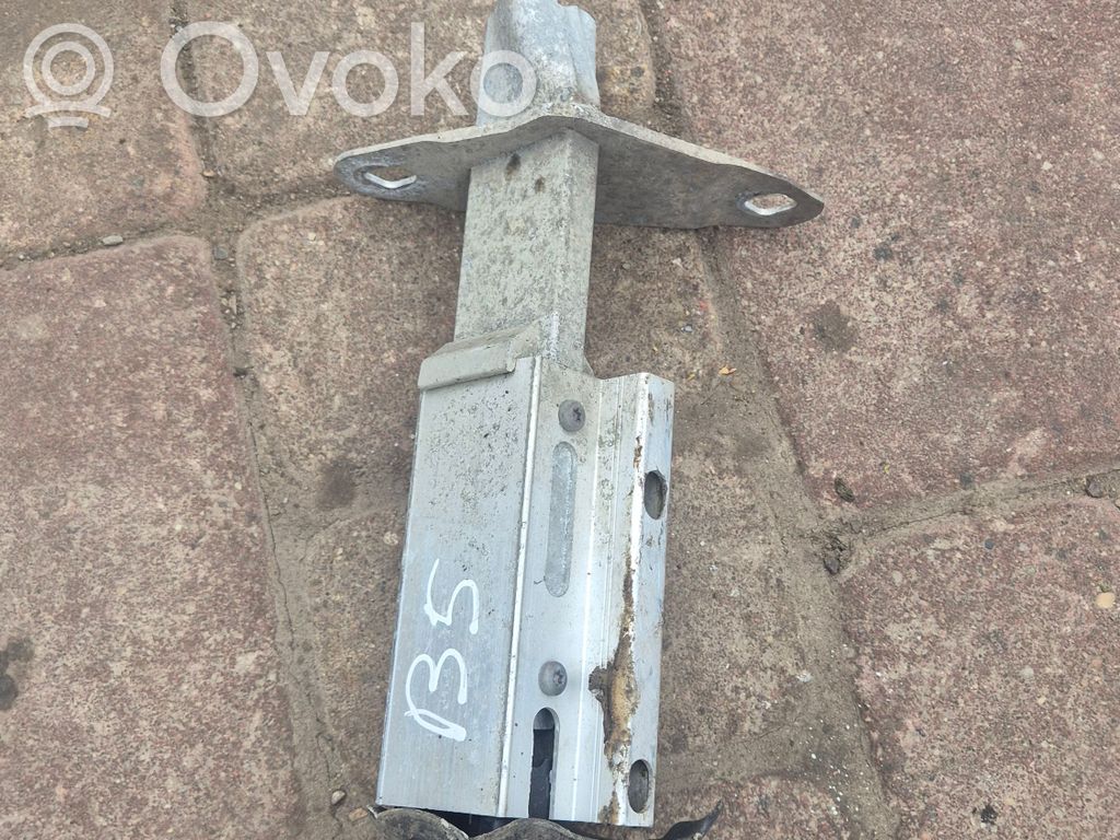 Audi A4 S4 B5 8D Galinis laikiklis bamperio 