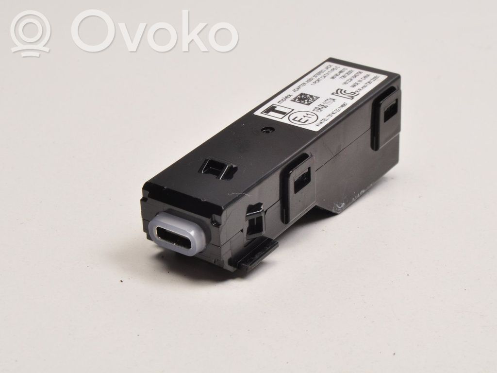 Enchufe conector USB   8619046010