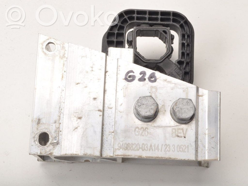 Radiator mount bracket   9498820