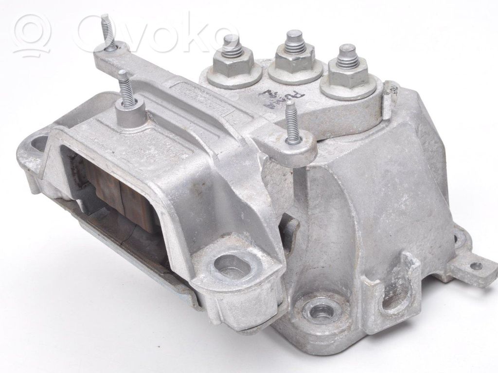 Ford Puma Engine mounting bracket 