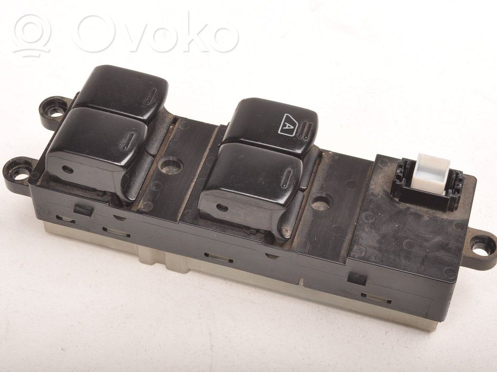 Nissan Note (E11) Quarter vent window switch 