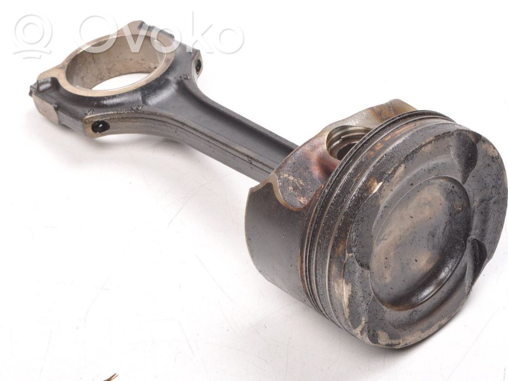 Mercedes-Benz A W176 Pistón con biela 