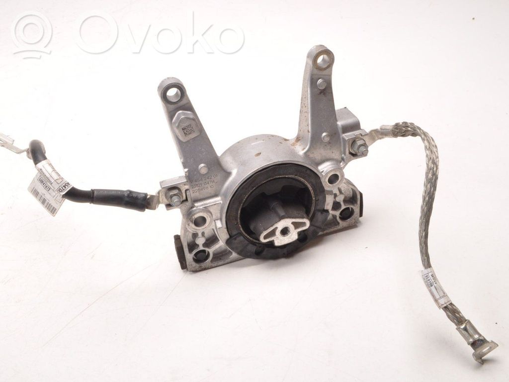 BMW 5 G60 G61 Engine mounting bracket 