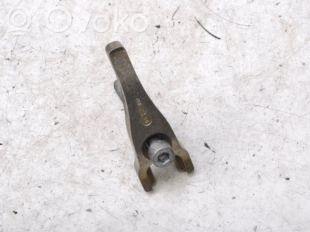 Abrazadera del inyector de combustible