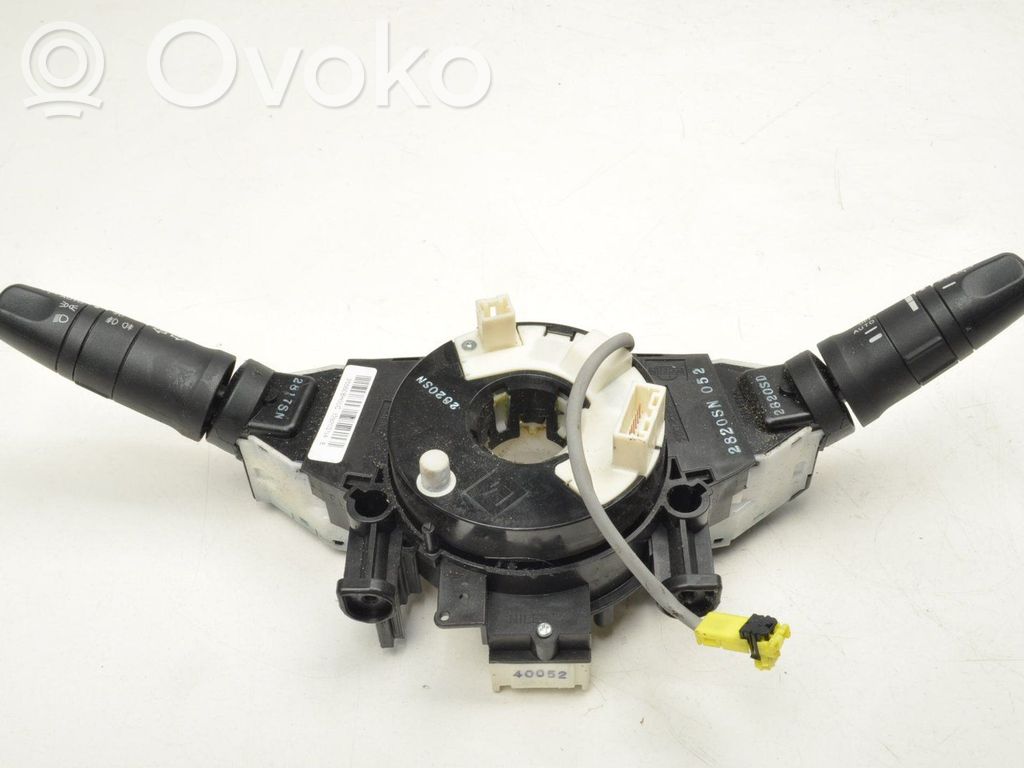 Nissan Note (E11) A set of switches 