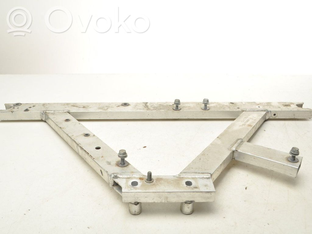 Engine mounting bracket   8738483