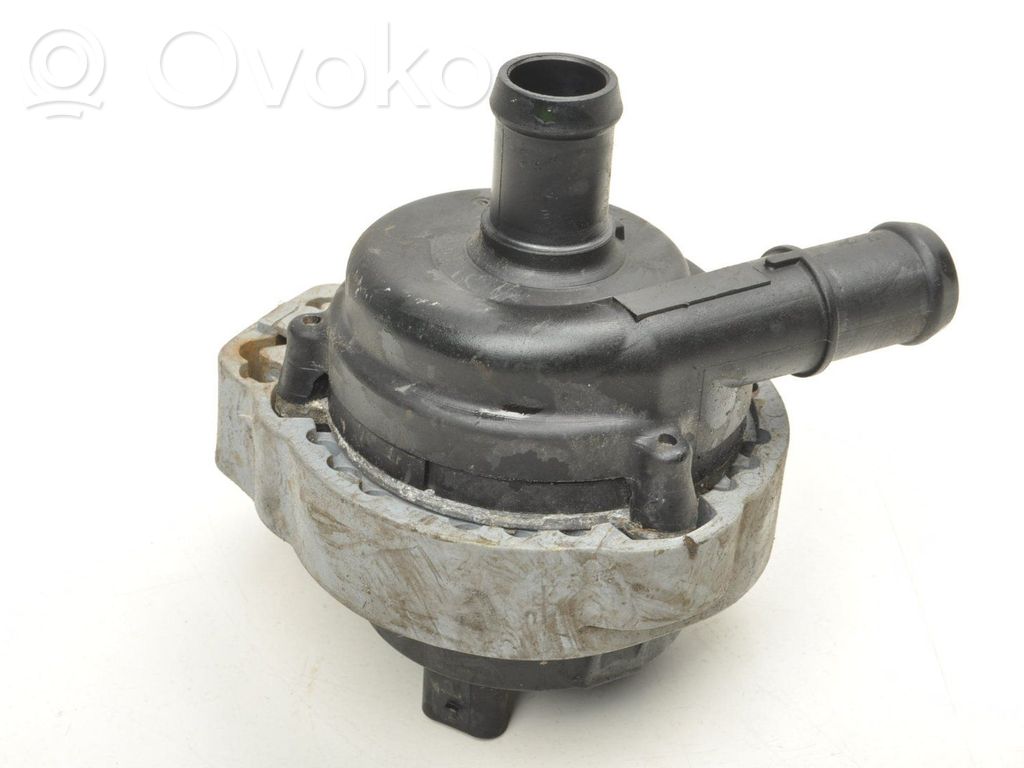 Bomba de agua   J9D318D474AA