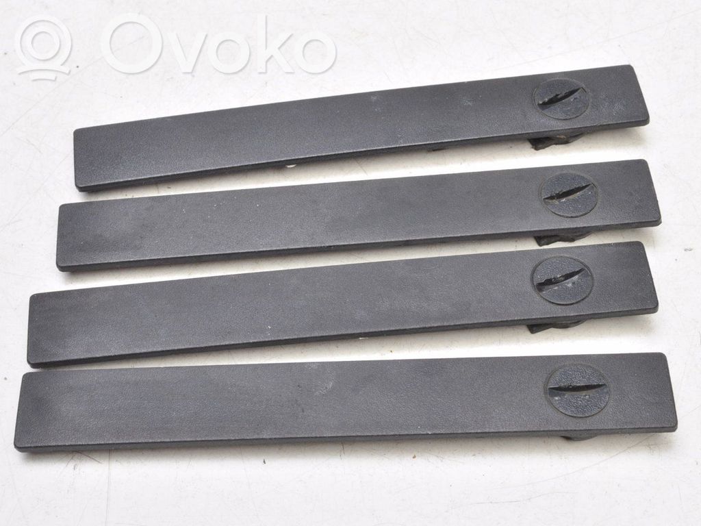 Cache barre de toit   4M51A504A00AA