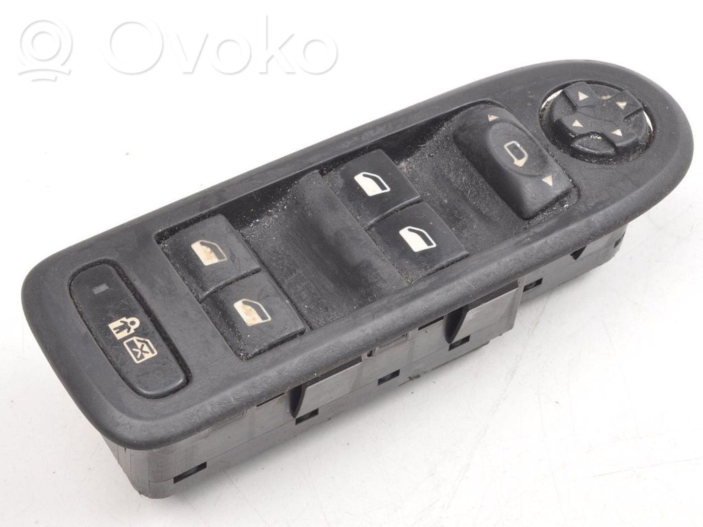 Peugeot 308 Quarter vent window switch 