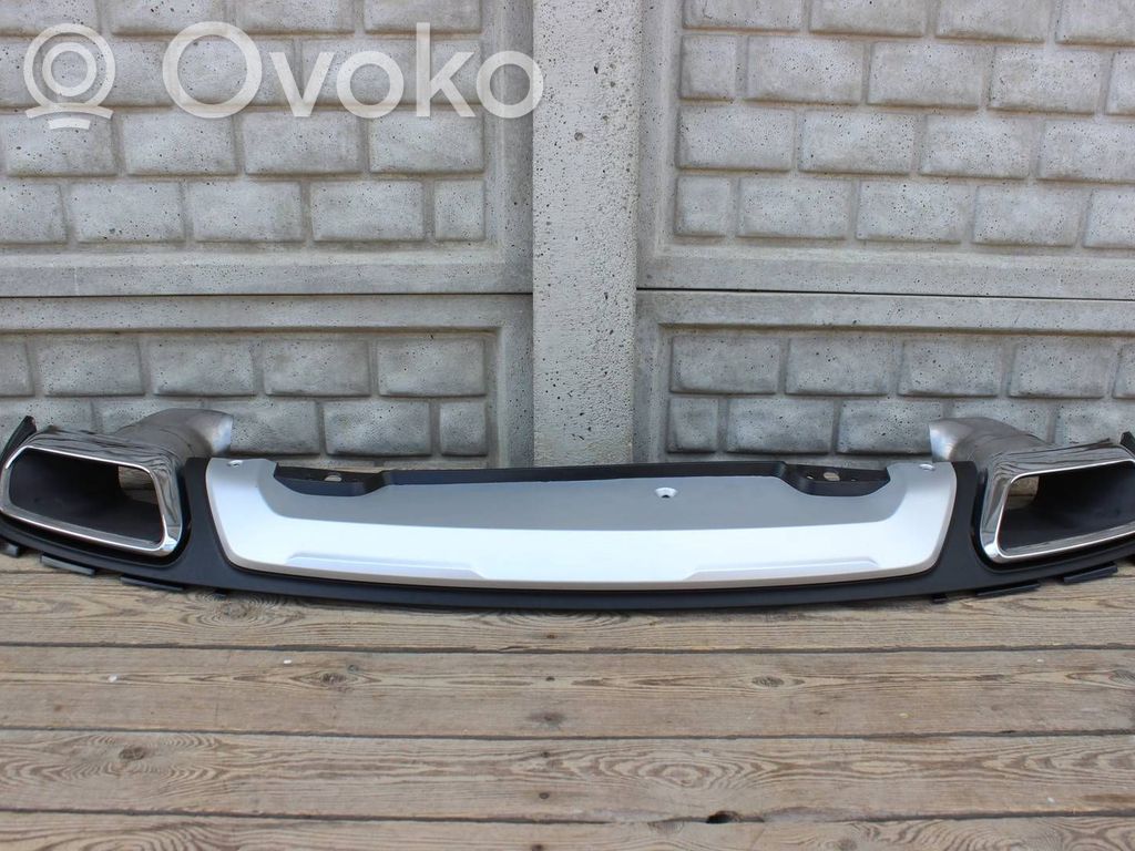 Volvo XC40 Takapuskurin alaosan lista 
