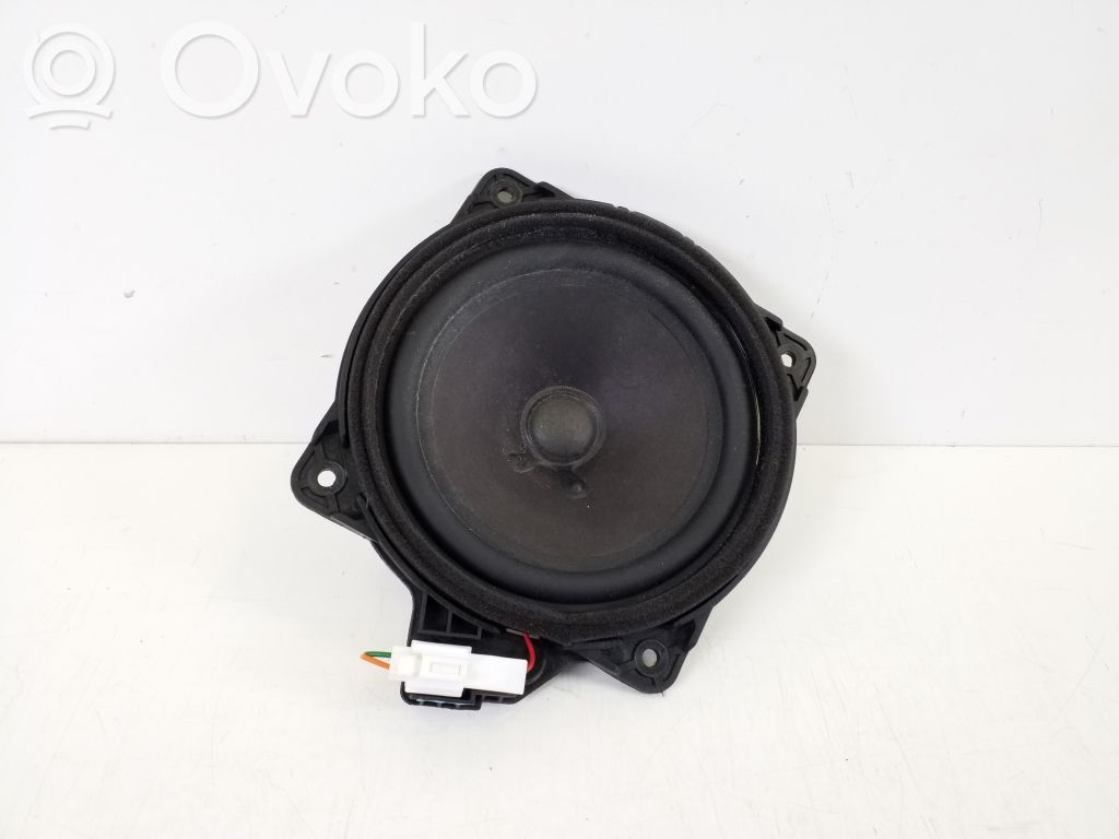 KIA Sorento Front door speaker 