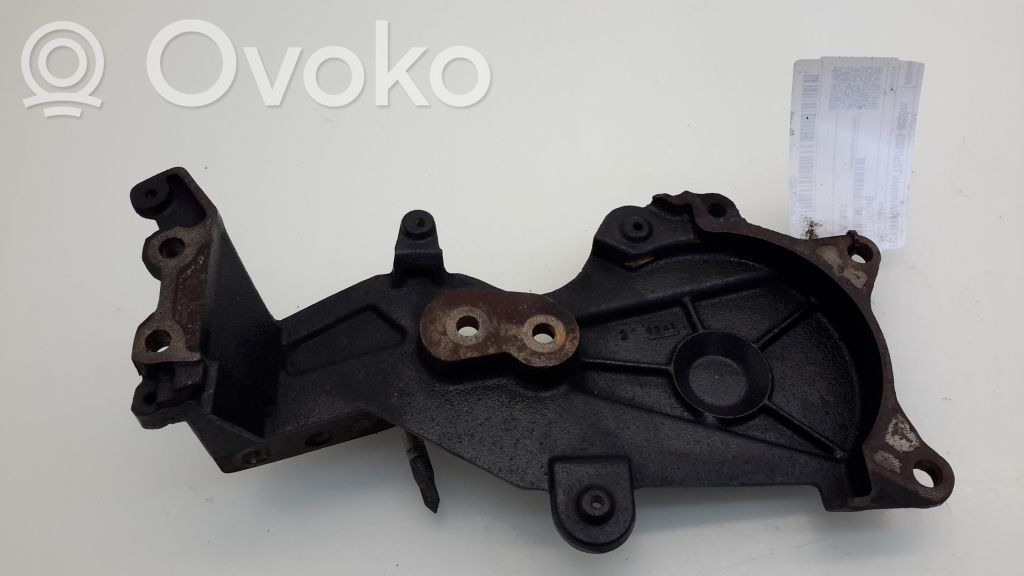 Toyota Avensis T250 Engine mounting bracket 