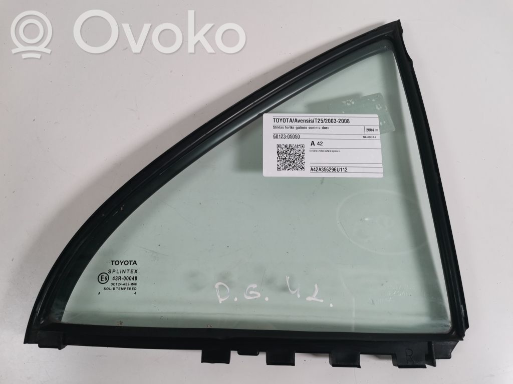 Toyota Avensis T250 Szyba karoseryjna drzwi tylnych 