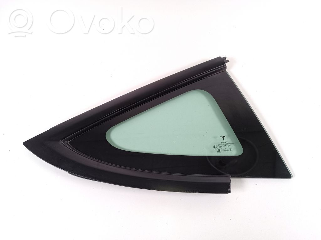 Tesla Model 3 Rear side window 