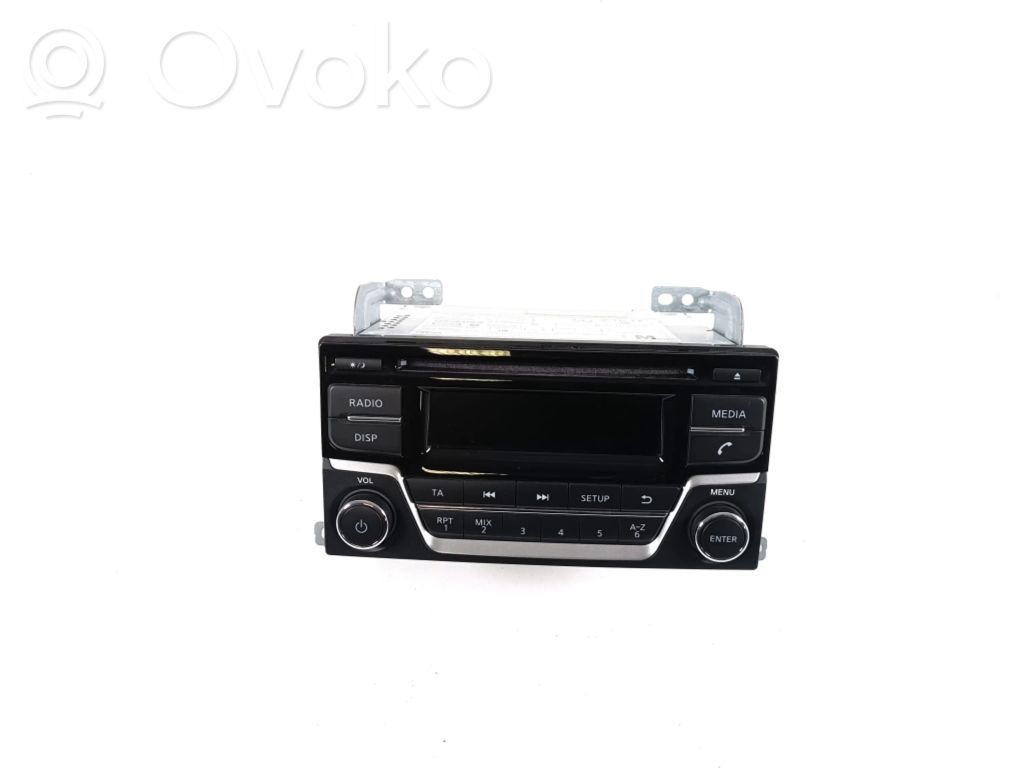 Nissan Juke I F15 Panel / Radioodtwarzacz CD/DVD/GPS 