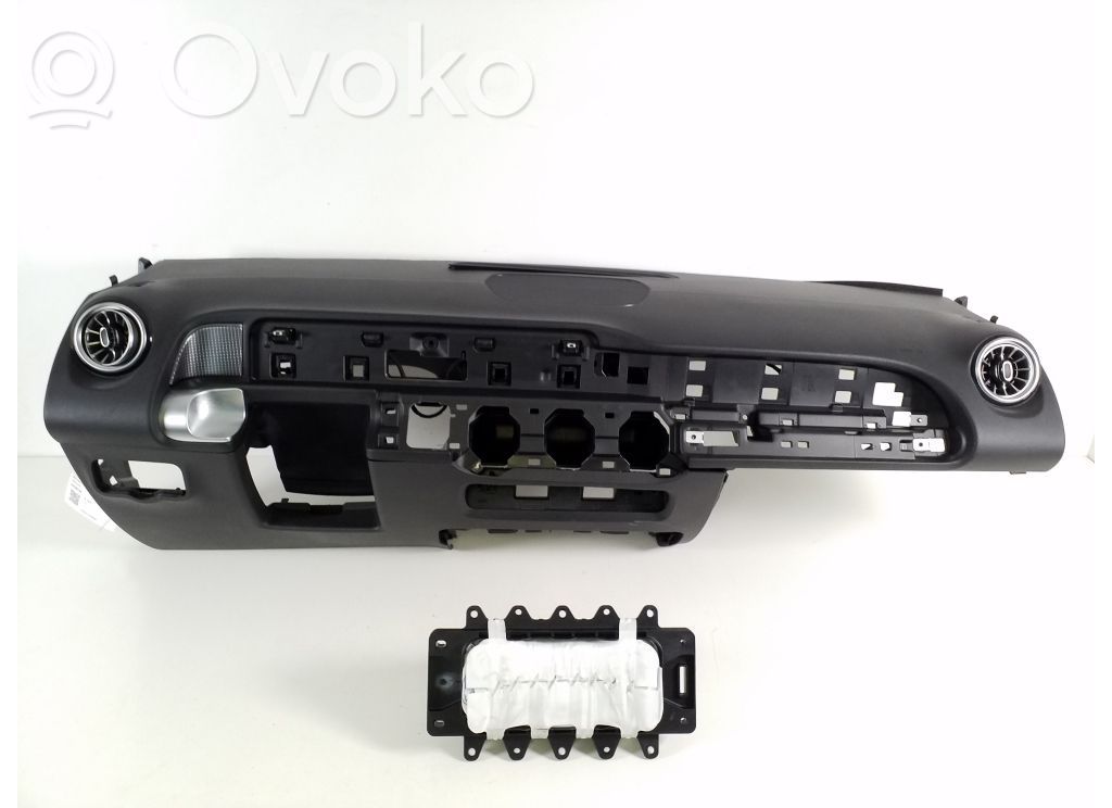 Mercedes-Benz EQB Panel de instrumentos 