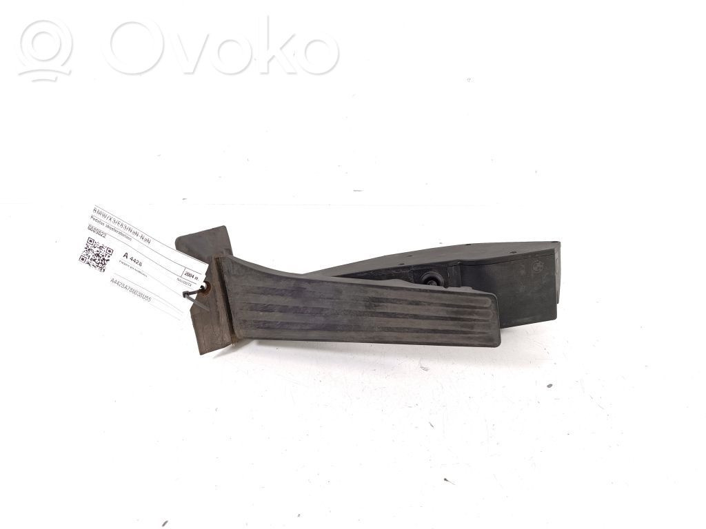 Accelerator throttle pedal   6889822