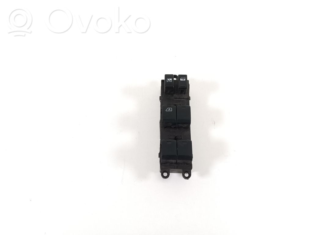 Subaru Legacy Electric window control switch 