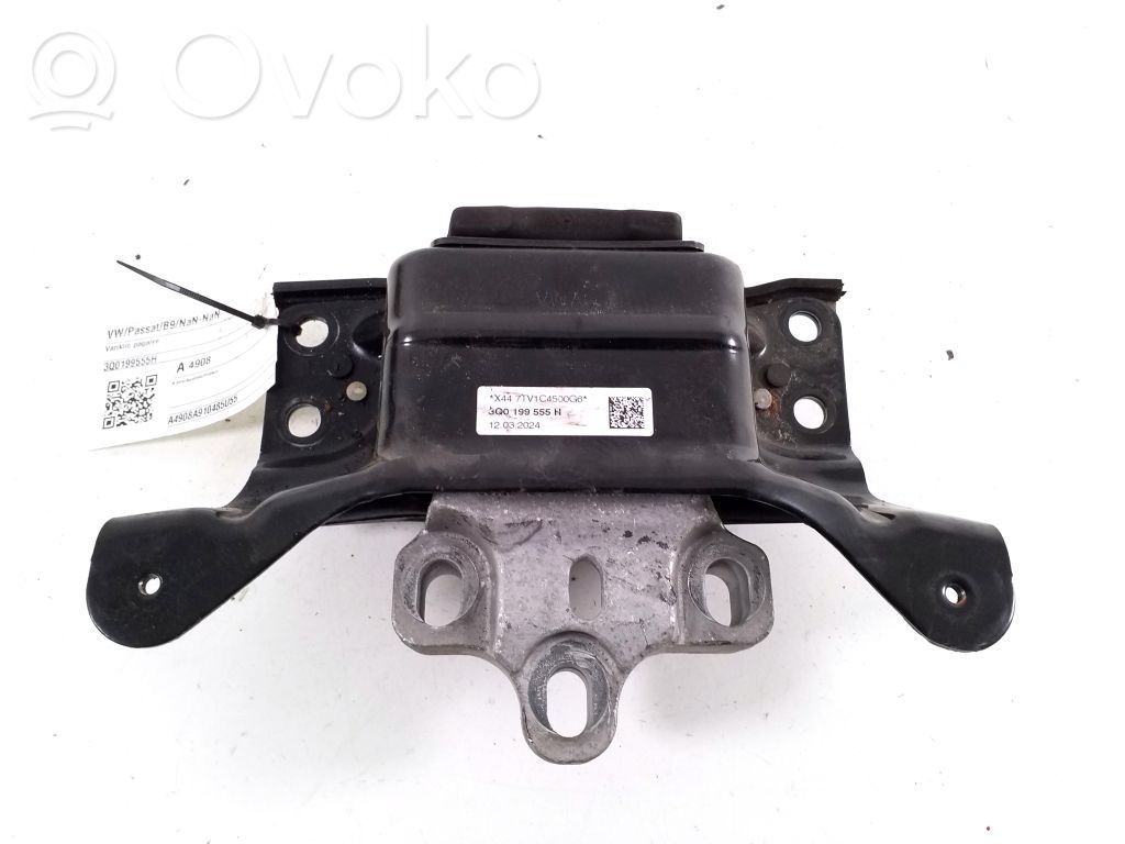 Volkswagen PASSAT B9 Engine mount bracket 
