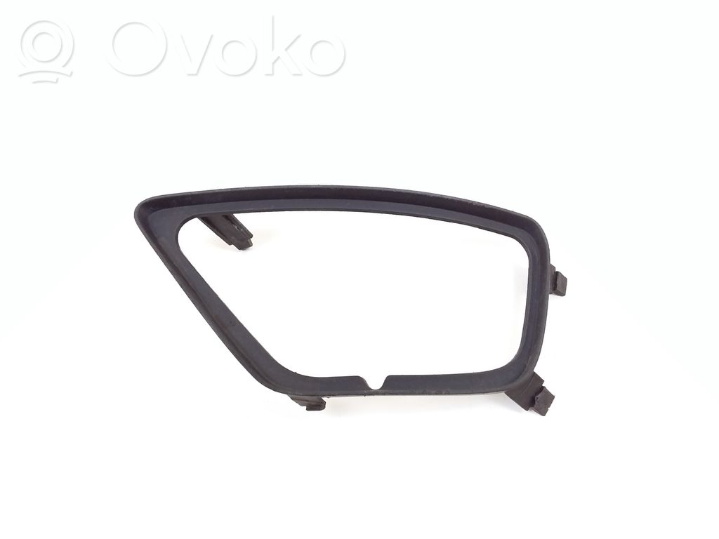 Ford Focus Etusumuvalon ritilä 