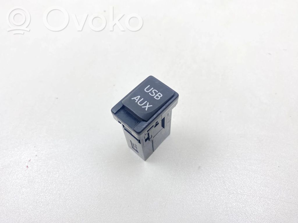 Toyota Verso USB socket connector 