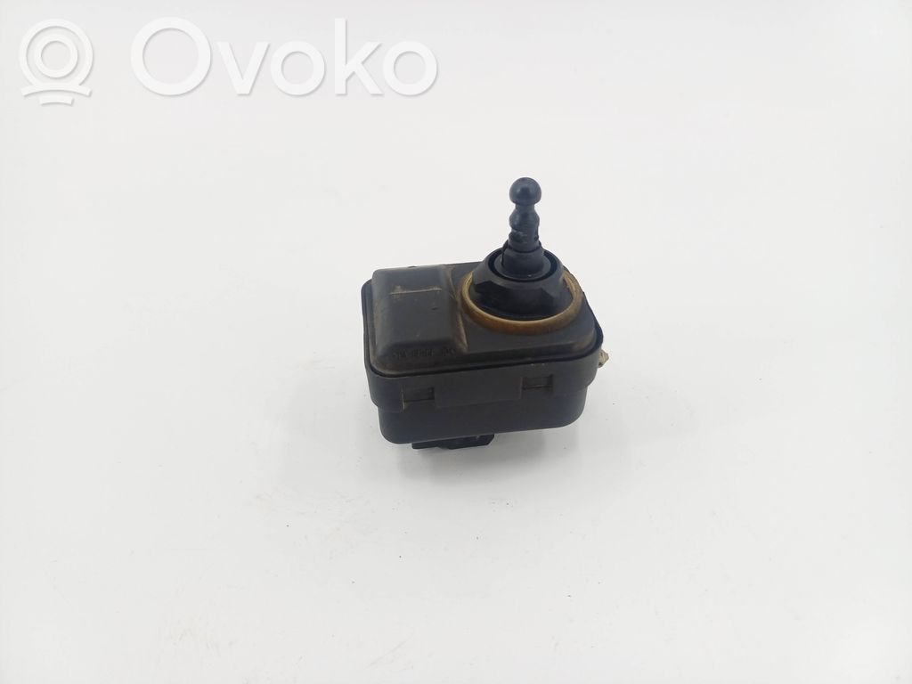 Headlight level adjustment motor