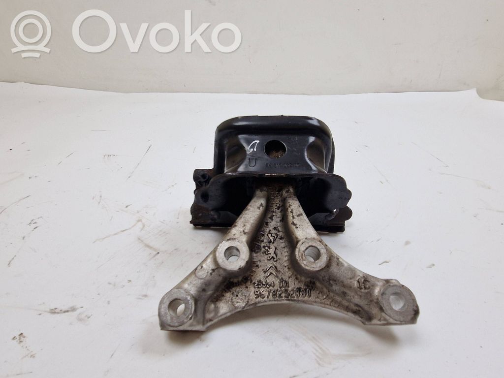 Citroen DS3 Engine mount bracket 