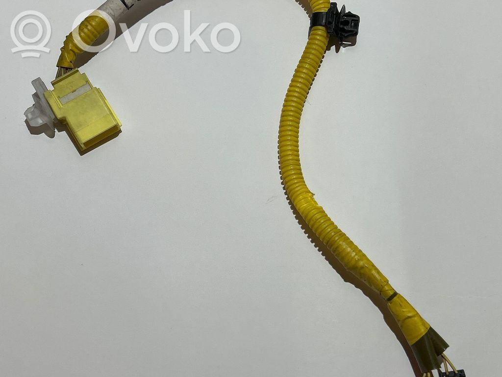 Toyota Corolla Verso AR10 Oro pagalvių juostos instaliacija 