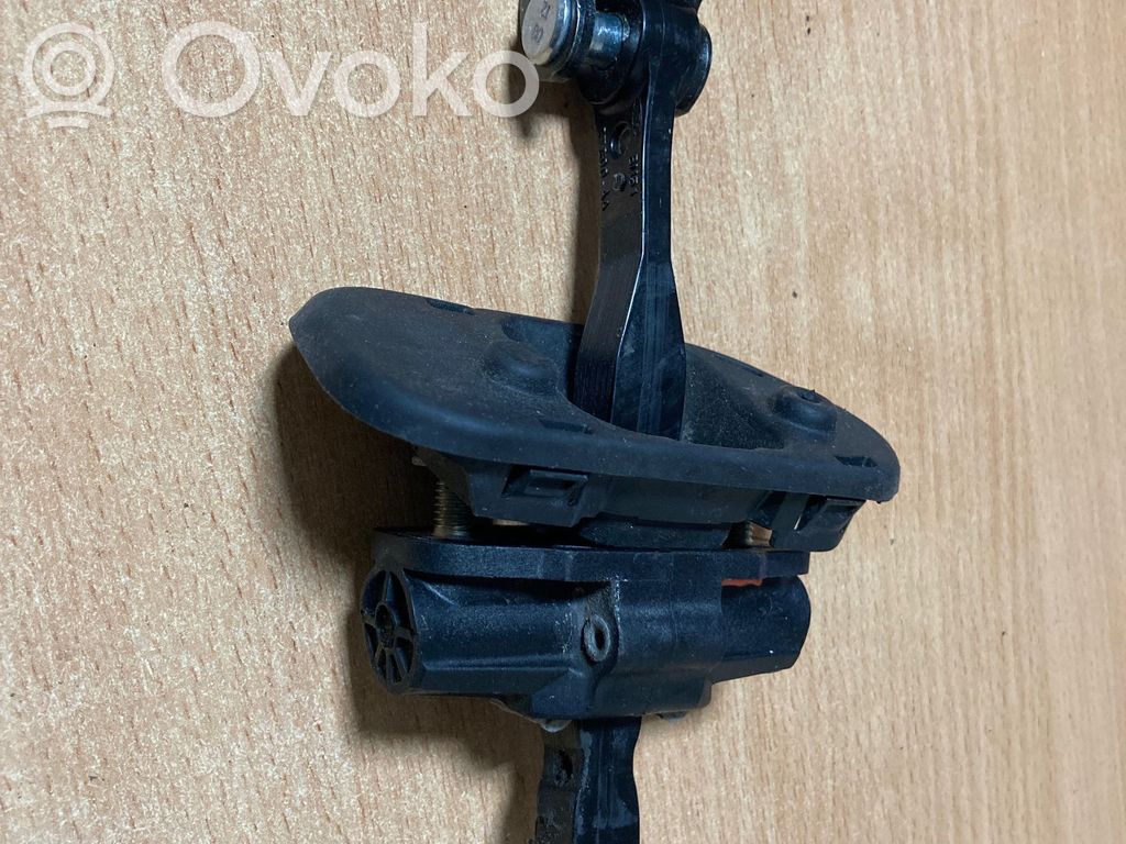 Ford Focus Rear door check strap stopper 
