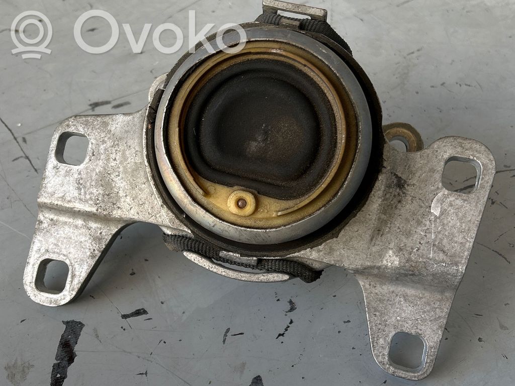 Volvo V40 Engine mount bracket 