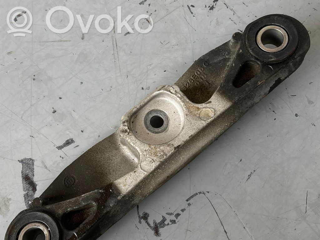 Volvo V40 Engine mount bracket 