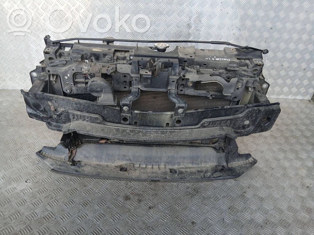 Radiatoru panelis   MAZDA2IVPASPRZODBE