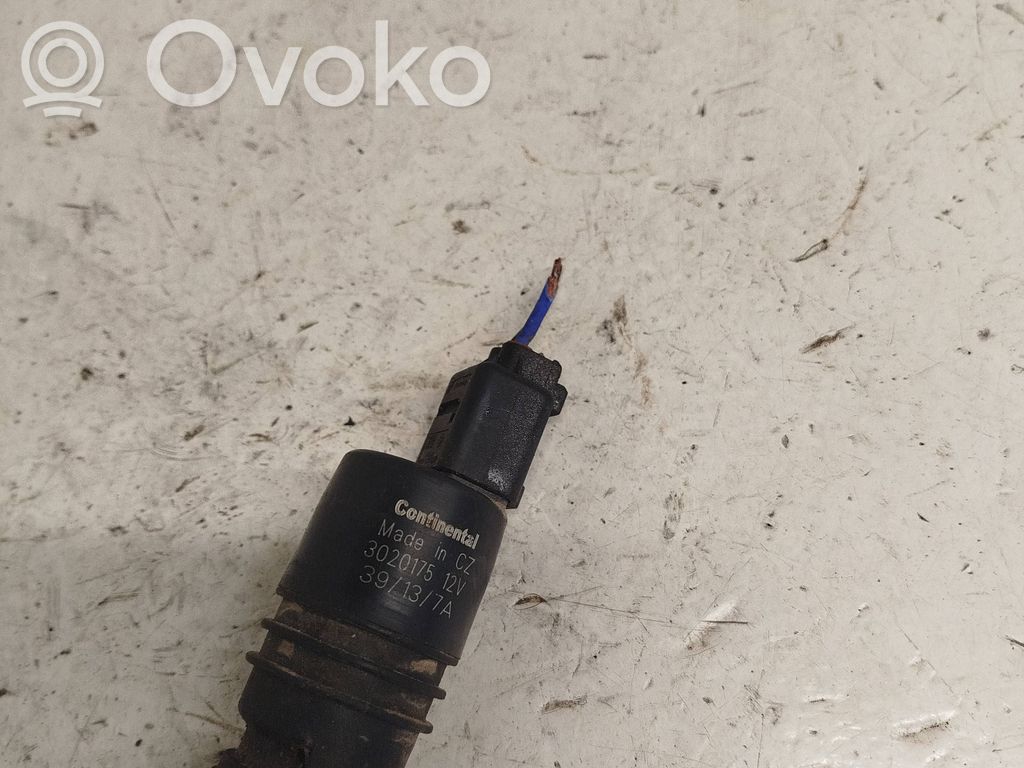 BMW 5 E39 Windscreen/windshield washer pump 