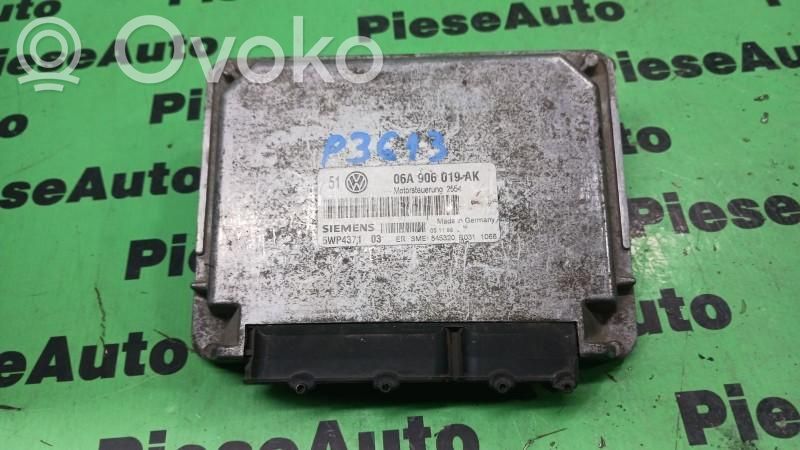 Engine control unit/module ECU   06A906019AK,5WP437103
