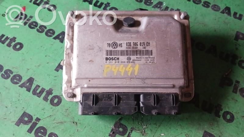 Volkswagen PASSAT B5.5 Unitate control motor/modul ECU 
